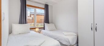 2 bedroom accommodation in Castlewood