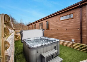 Tina de hidromasaje al aire libre