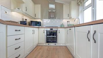 Fridge, oven, stovetop, toaster