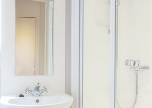 Bathroom - With everything you need for the perfect seaside family holiday. (Hunstanton)