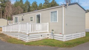 Exterior - 12ft-wide caravan with two twin. (Milford-on-Sea, Nr Lymington)