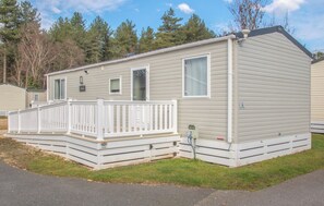 Exterior - 12ft-wide caravan with two twin. (Milford-on-Sea, Nr Lymington)