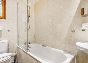 Bathroom - Traditional lodge with one double and one twin. (Millom)
