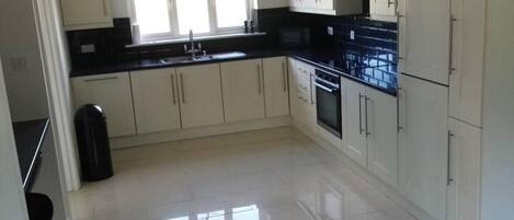 House | Private kitchen | Fridge, microwave, oven, stovetop