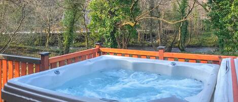 Bain à remous extérieur