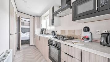 Full-size fridge, oven, freezer