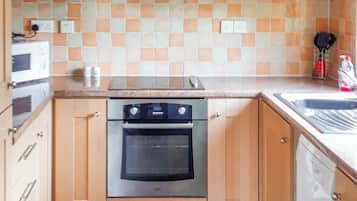 Fridge, oven, stovetop, toaster