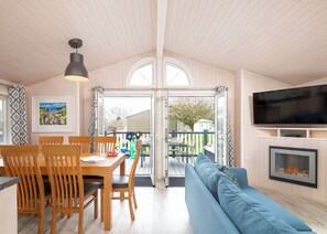 Living area - 1 bedroom accommodation in Milford-on-Sea, Nr Lymington (Milford-on-Sea, Nr Lymington)