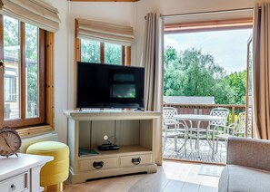 TV - Luxury and contemporary styled lodge. (Glossop)