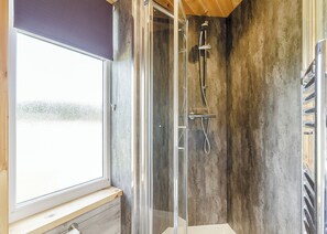 Bathroom - 1 bedroom accommodation in Fitling, Nr Hornsea (Fitling, Nr Hornsea)