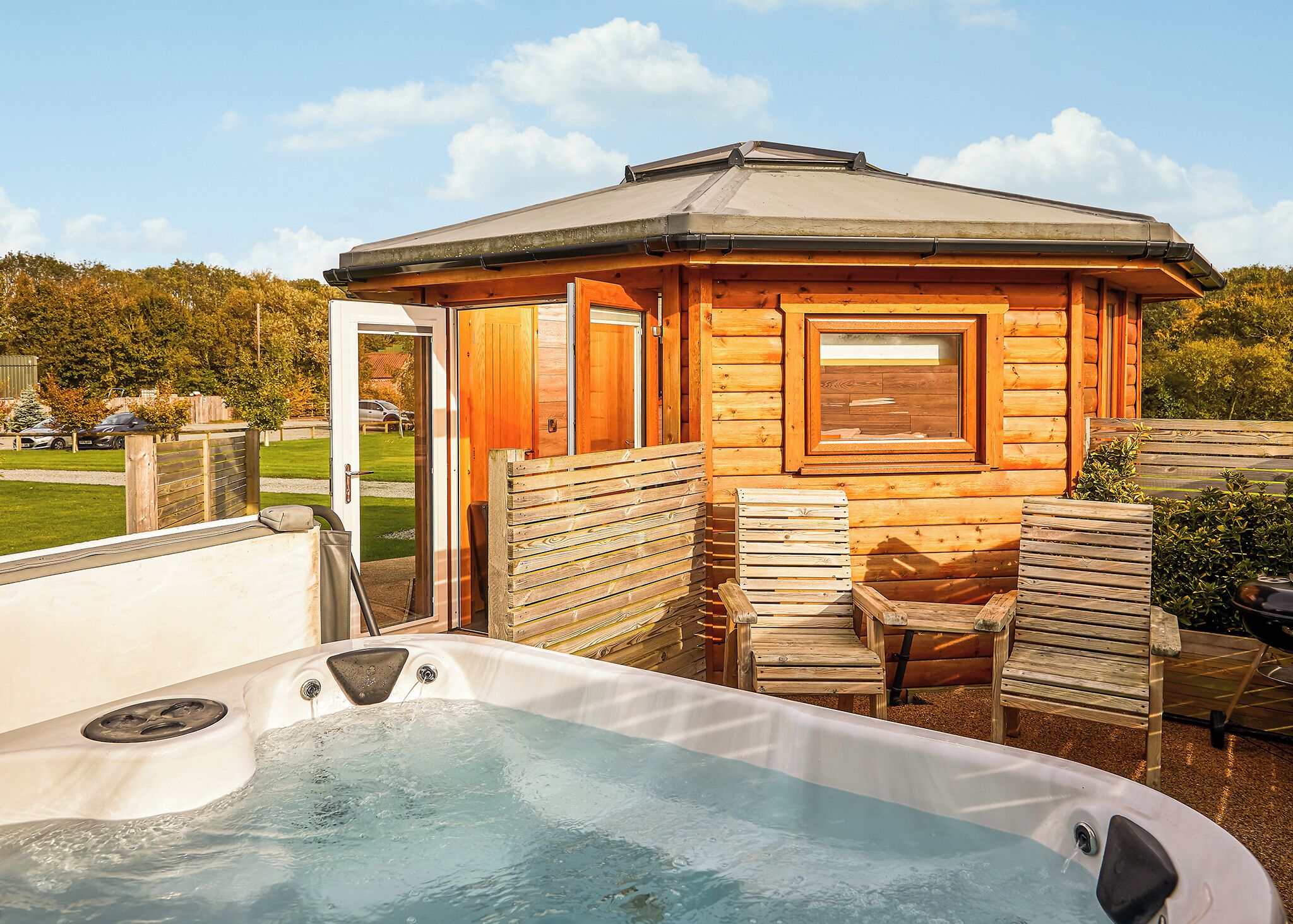Outdoor spa tub
