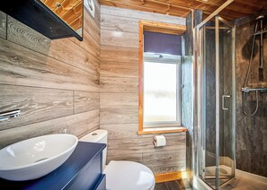 Bathroom - 1 bedroom accommodation in Fitling, Nr Hornsea (Fitling, Nr Hornsea)