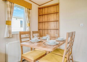 Dining - Comfortable spacious caravan with one double and one twin. (Nr St Austell)