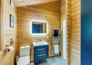 Bathroom - 1 bedroom accommodation in Ellesmere (Ellesmere)