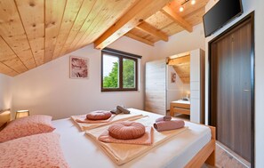 3 Schlafzimmer, Reisekinderbett, kostenloses WLAN, Bettwäsche