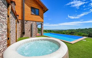 A heated pool - Amazing home in Grabrovnik with sauna (Grabrovnik)