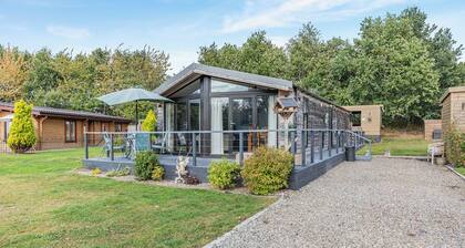 2 bedroom accommodation in Ellesmere