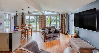 2 bedroom accommodation in Ellesmere