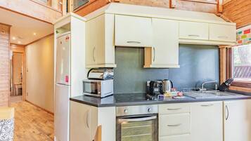 Fridge, oven, stovetop, toaster