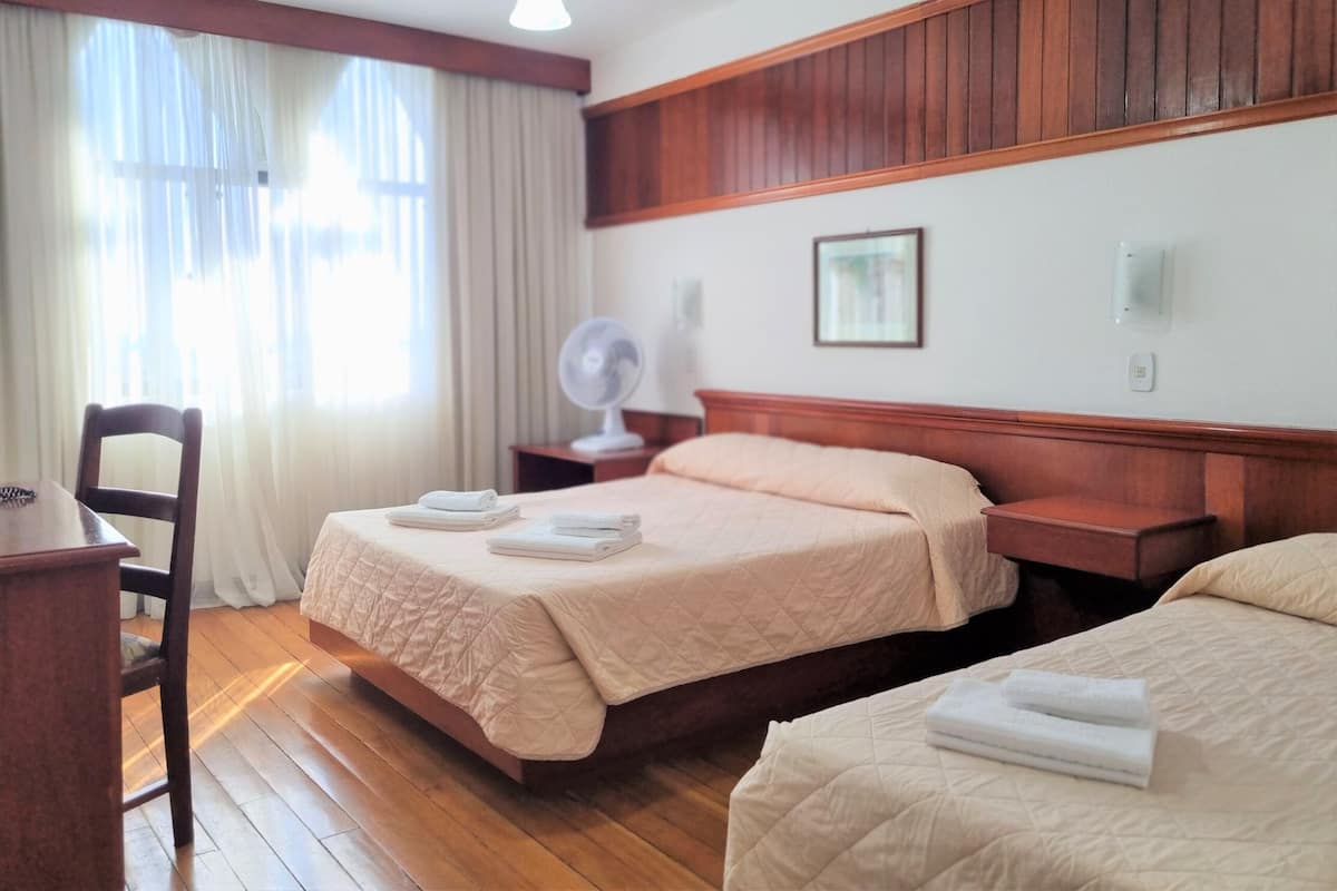 Standaard kamer, 1 tweepersoonsbed | 1 slaapkamer, een minibar, een bureau, een laptopwerkplek