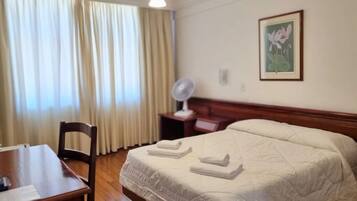 Classic-Zimmer | 1 Schlafzimmer, Minibar, Schreibtisch, laptopgeeigneter Arbeitsplatz