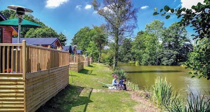 Lakeside Willow Lodge