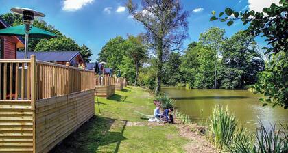 Lakeside Willow Lodge