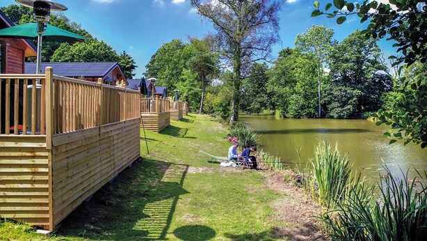 Property grounds - Lakeside Willow Lodge (Cullompton)