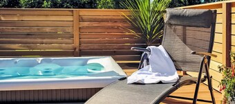Lakeside Willow Lodge