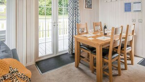 Unclassified image, 4 of 7, button - 2 bedroom accommodation in Milford-on-Sea, Nr Lymington (Milford-on-Sea, Nr Lymington)