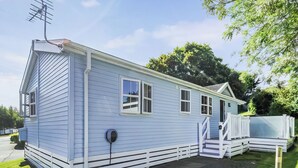Unclassified image, 3 of 7, button - 2 bedroom accommodation in Milford-on-Sea, Nr Lymington (Milford-on-Sea, Nr Lymington)