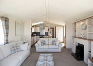 TV - Spacious and contemporary holiday home providing superb space and comfort. (Lendalfoot)