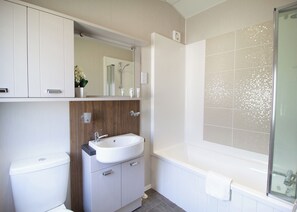 Bathrobes, slippers - Spacious and contemporary holiday home providing superb space and comfort. (Lendalfoot)