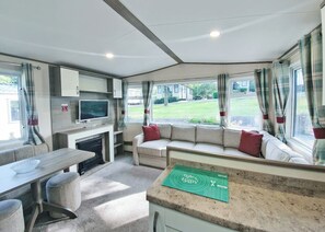 TV - Brand new for 2019. Contemporary caravan with one double and one twin. (Saundersfoot)