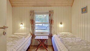 5 bedrooms, travel crib, WiFi