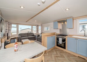 Oven - Super 12ft-wide luxurious caravan with one double and two twin. (Budleigh Salterton)