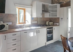 Fridge, oven, stovetop, dishwasher - 1 bedroom accommodation in Little London, Nr Llandinam (Little London, Nr Llandinam)