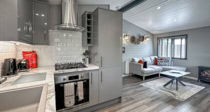 Traditional pine lodge with a modern twist.