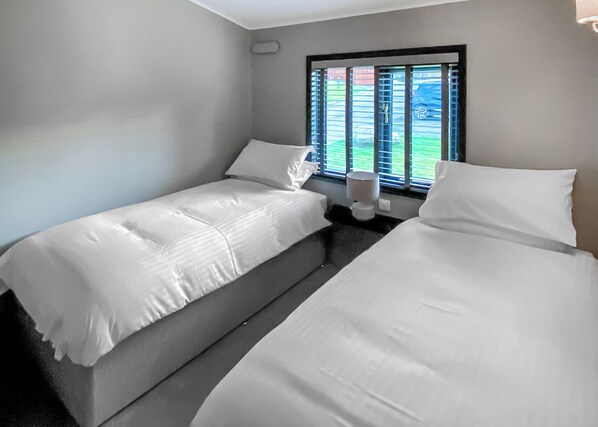 2 bedrooms - Traditional pine lodge with a modern twist. (Snowdonia)