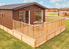 Outdoor dining - Contemporary lodge furnished to a very high standard. (Tunstall, Nr Hull)