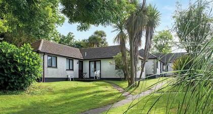 Silver Bungalow 2 (sleeps 4)