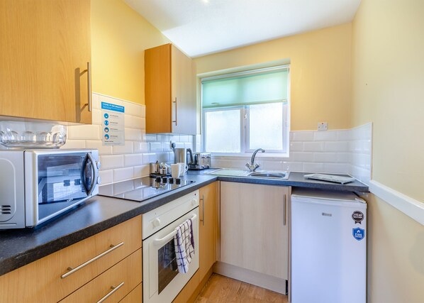 冷蔵庫、オーブン、コンロ、トースター