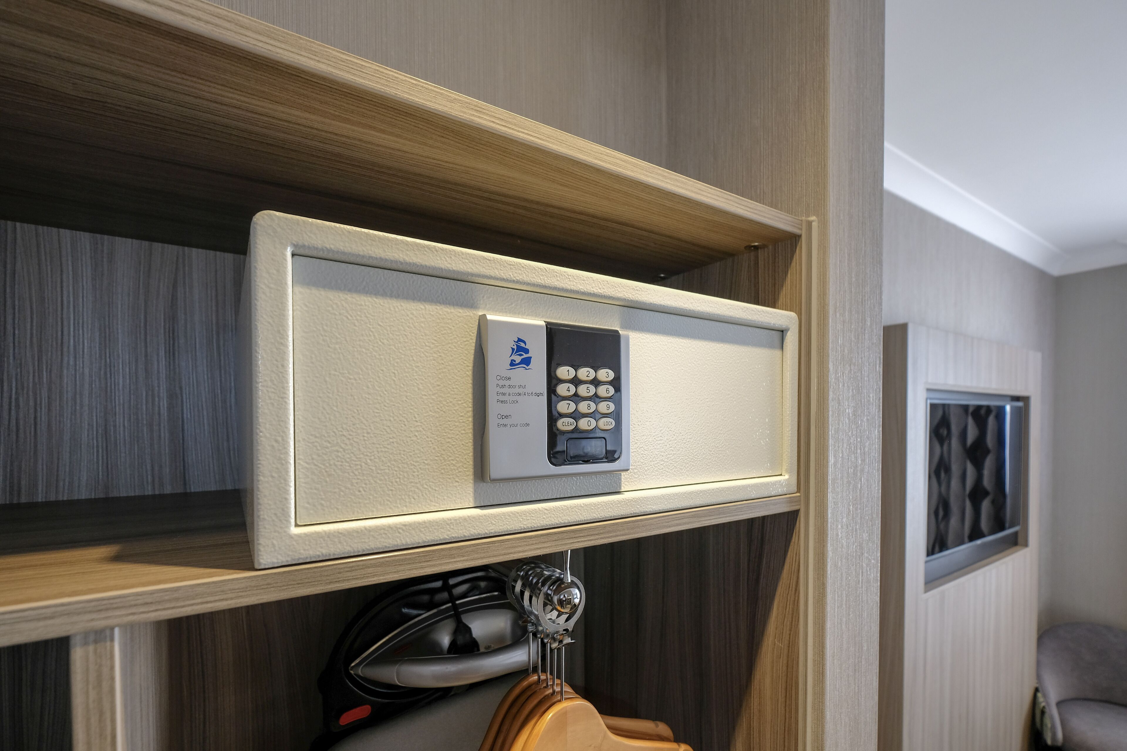 1 bedroom, in-room safe, iron/ironing board, free wifi