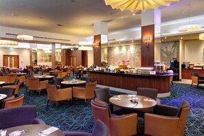 Café da manhã inglês todos os dias (GBP 19 por pessoa) 