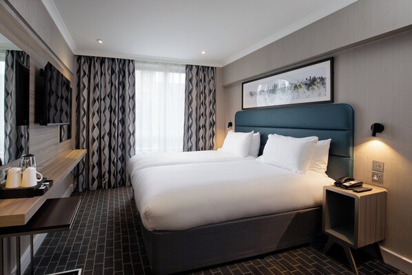 Twin Room | In-room safe, iron/ironing board, free WiFi, bed sheets