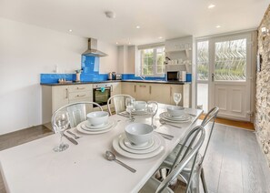 Fridge, oven, stovetop, toaster - We’ve fused the traditional and the modern together to create Granary Cottage. (Watergate, Looe)