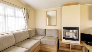 TV - 2 bedroom accommodation in Mablethorpe (Mablethorpe)