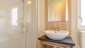 Bathroom - 2 bedroom accommodation in Mablethorpe (Mablethorpe)