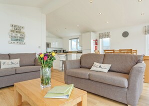 TV - New in 2017. Spacious and luxurious lodge. (Carnmenellis, Nr Falmouth)
