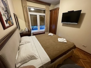 Minibar, desk, free WiFi